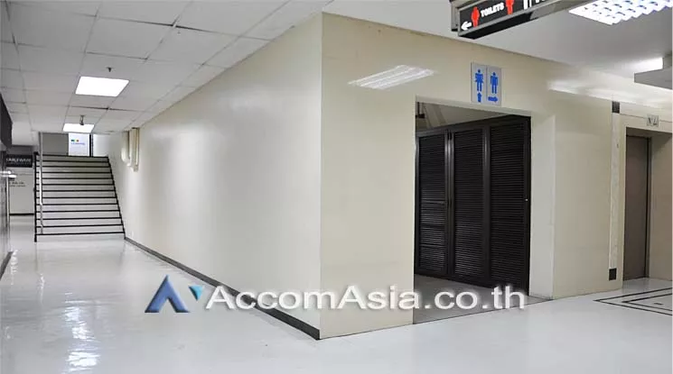  1  Office Space For Rent in Sukhumvit ,Bangkok BTS Ploenchit at Maha Thun Plaza Building AA13169